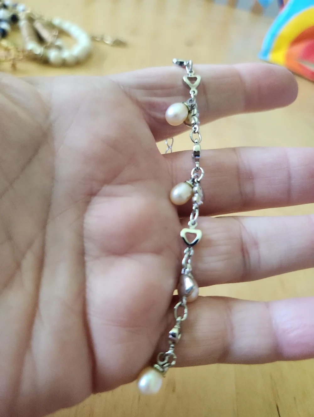 Silver Tone Heart Chain Bracelet with Faux Pearls - Picture 5 of 6